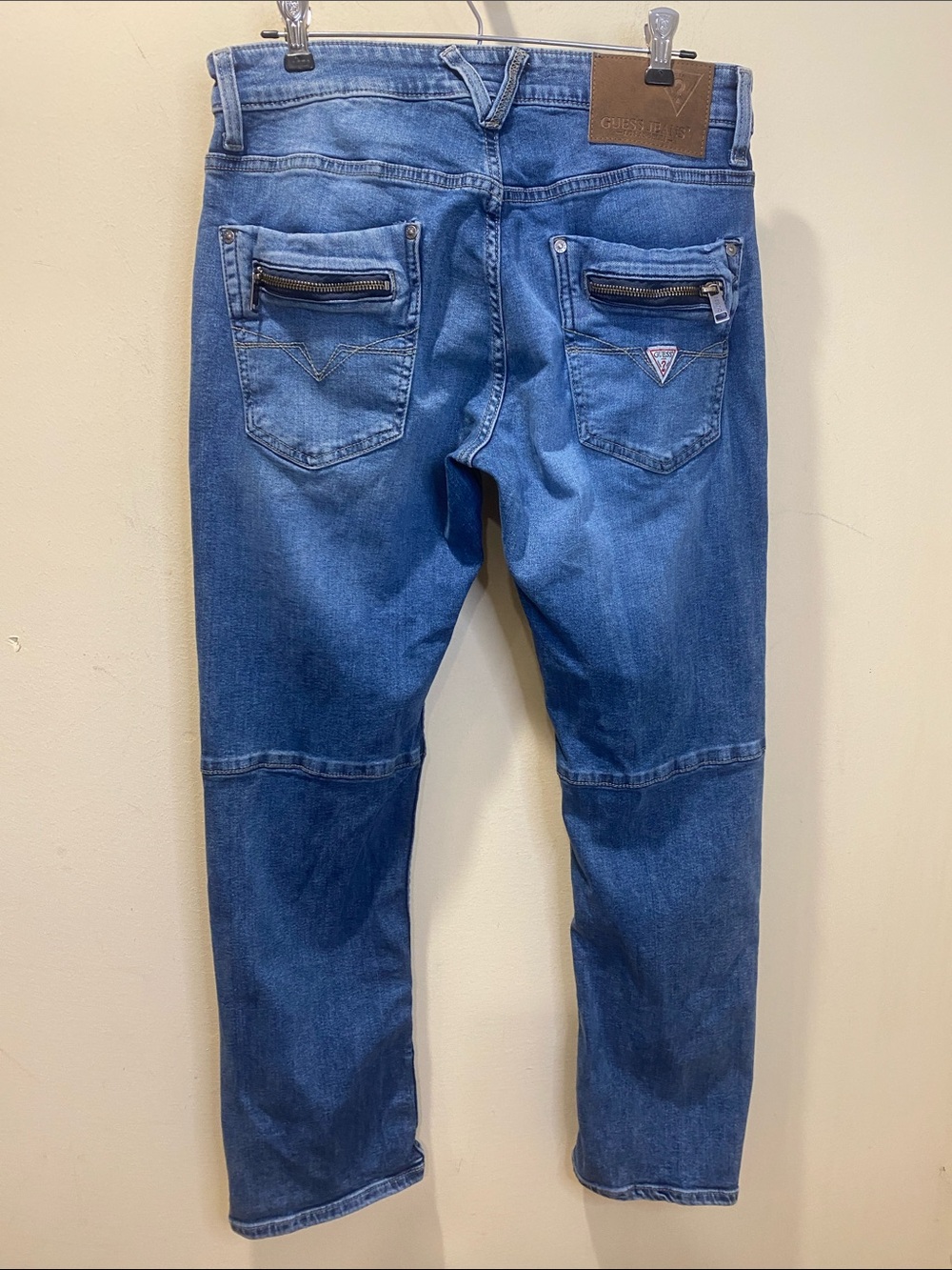 Guess Men’s Slim Straight Jeans in Medium Blue Wash Sz 30